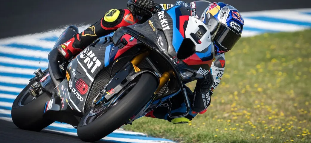 SBK Donington 2025: Razgatlioglu trionfa i Gara 1, Ducati in crisi e colpi di scena