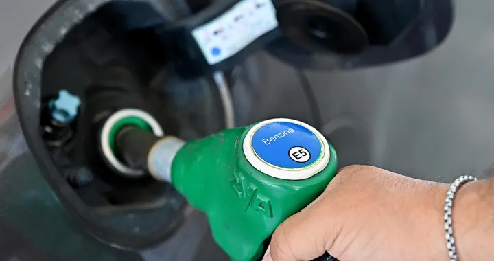 Aumenti carburanti, il prezzo della benzina torna a salire