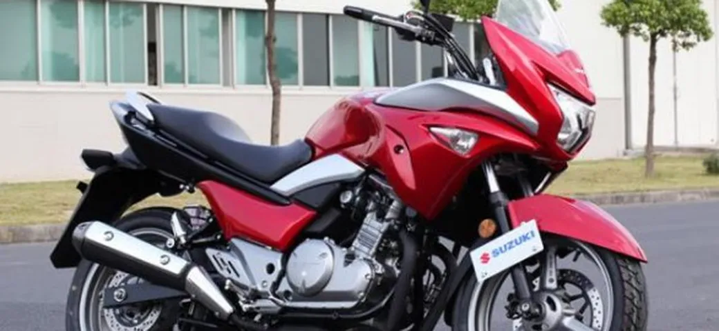 Suzuki Inazuma GW250S in anteprima al Salone di Shanghai 2013