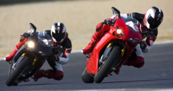 Ripartono i corsi di guida Ducati