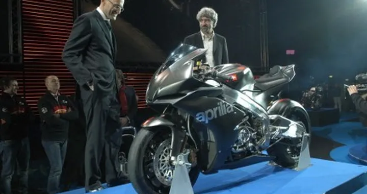 Anteprima: Aprilia RSV 4 “Race Machine” si svela