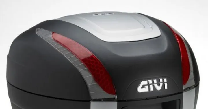 Accessori: Givi presenta B33, il nuovo bauletto "universale"