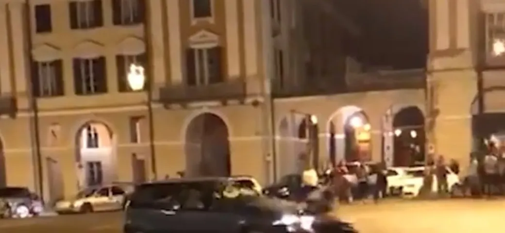 Incidente dopo Italia-Spagna: a Cuneo frontale fra auto e scooter [Video]