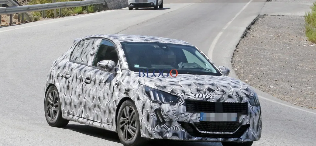 Peugeot 208: foto spia della nuova generazione