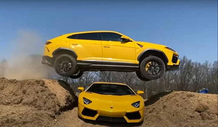 La Lamborghini Urus fa il salto sopra l'Aventador [Video]