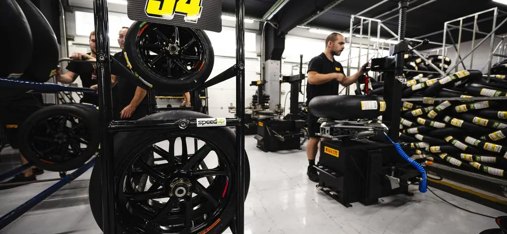 Pirelli: partiti i primi test degli pneumatici per Moto2 e Moto3