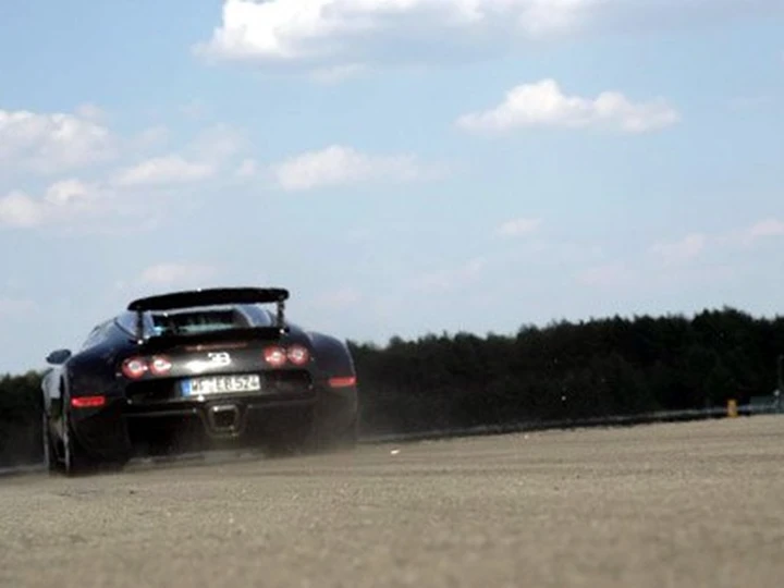 Bugatti Veyron: 0 - 100 - 0 mph in 9,9 secondi!