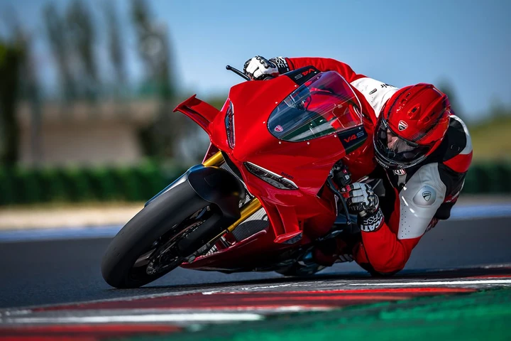 Nuova Ducati Panigale V4 2027: 11 colori, 218 CV e 0,4 secondi guadagnati