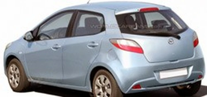 Mazda 2 berlina e station, nuove foto spia