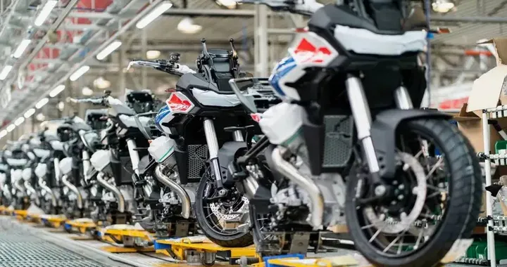 Moto Guzzi 500, a EICMA 2026 una naked senza il classico V2?
