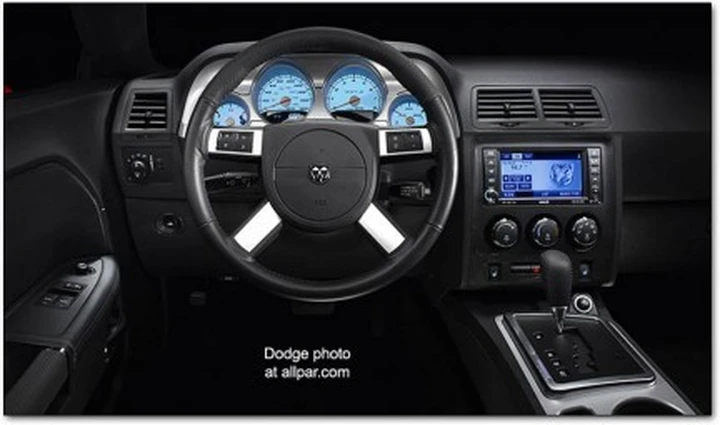 Dodge Challenger - foto degli interni