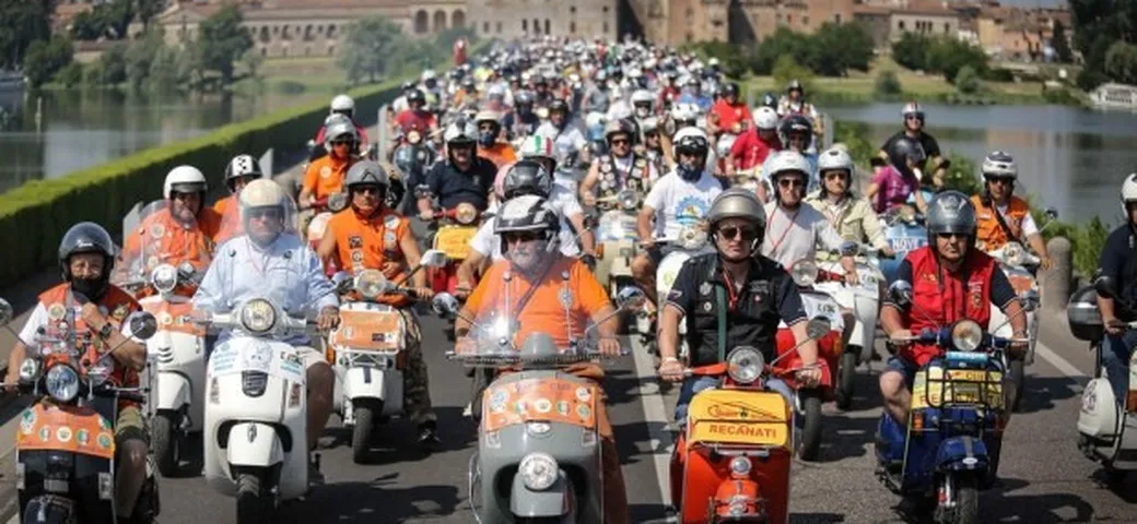 Vespa World Days 2014: edizione record con oltre 10.000 Vespa [FOTO]