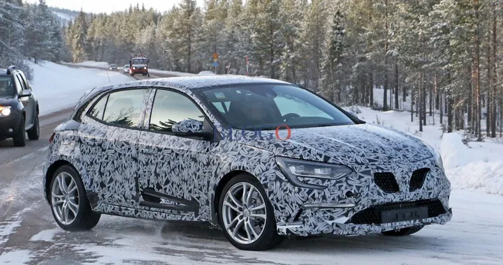 Renault Mégane RS: foto spia sulla neve