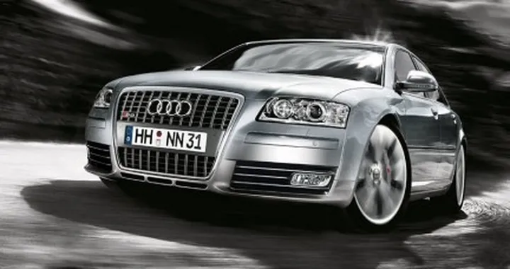 Audi S8 : restyling a Francoforte
