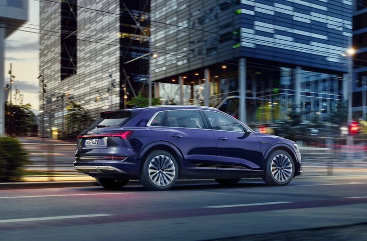 Audi e-tron 2021: più tecnologica e connessa