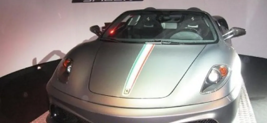 Ferrari 430 Scuderia Spider 16M: via il tetto, si festeggia