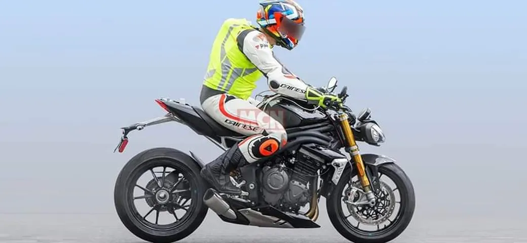 Triumph Speed Triple 2021: ecco le foto spia