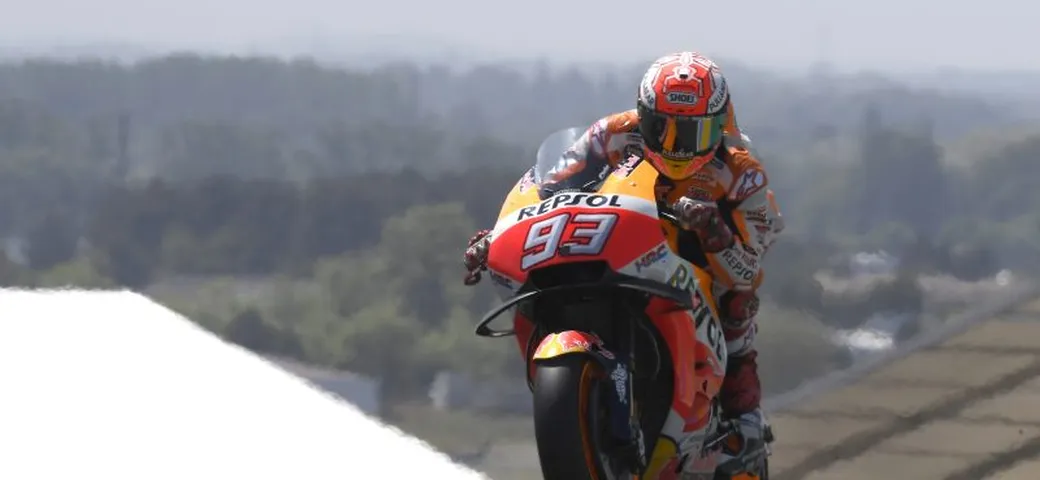 MotoGP, Le Mans: Marquez sugli altari, Dovizioso nella polvere