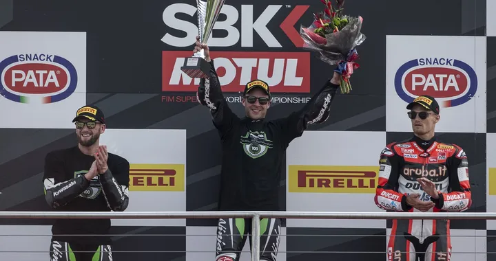 Superbike Donington 2017: Rea risponde a Sykes in Gara-2, Davies sul podio [FOTO]