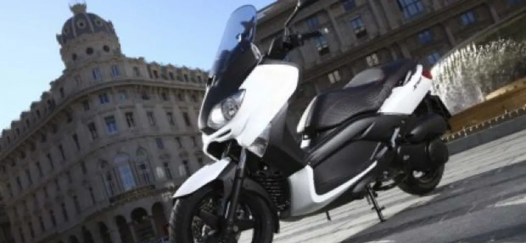 Test Yamaha X-Max 250 2010, scooter “furbo” che punta sulla qualità