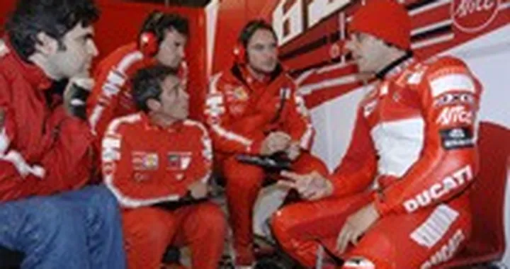 Capirossi e Gibernau veloci ma...