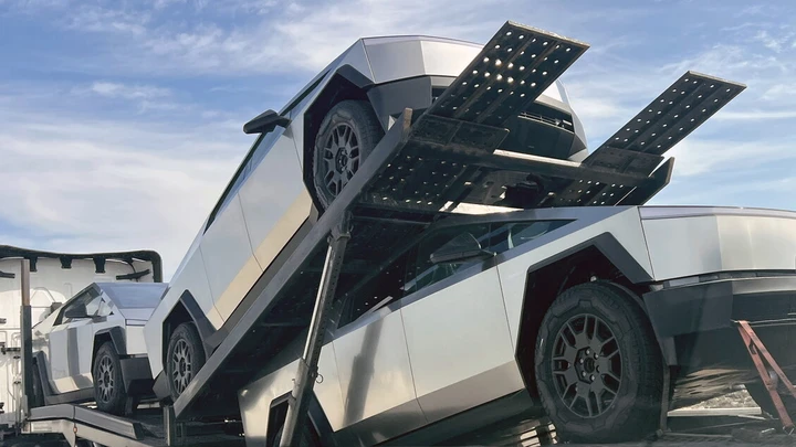 Il Canada risponde alle minacce di Trump, niente incentivi per le Tesla