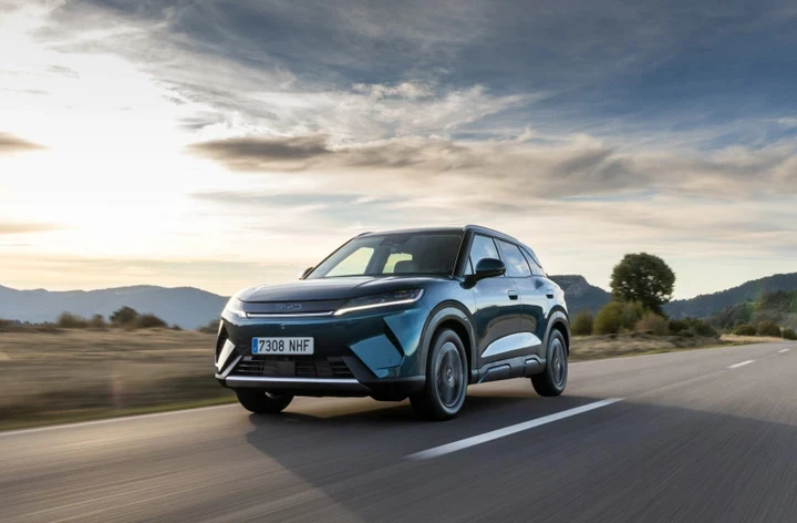 BYD, sforbiciata di prezzi in Germania: Atto 2 DM-i a 22.990 euro