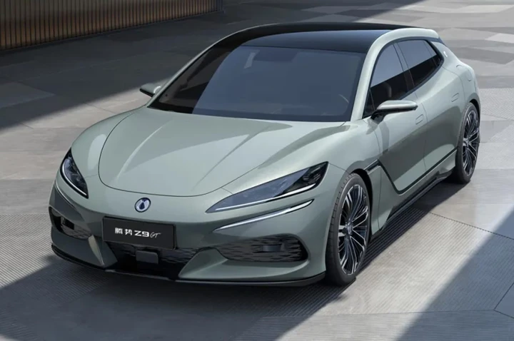 Denza Z9 GT, arriva in Italia l'auto cinese che sfida Porsche e Mercedes