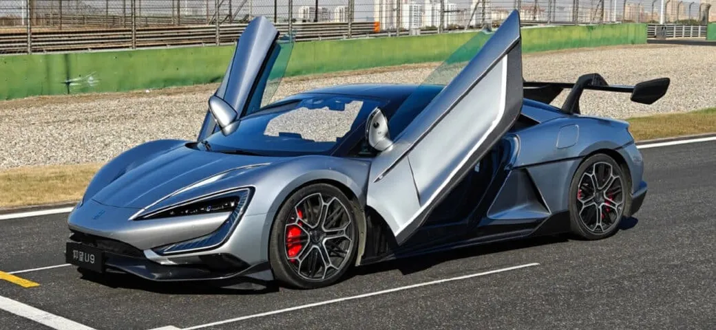 Yangwang U9: la hypercar elettrica che salta gli ostacoli autonomamente