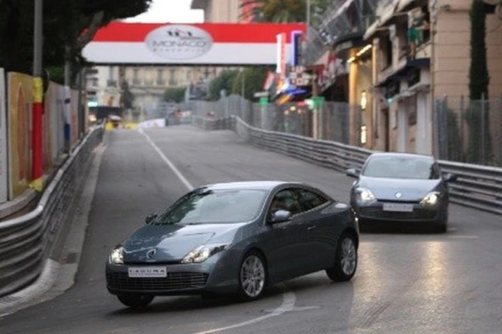 Renault Laguna Coupè: Cannes e Montecarlo per la presentazione