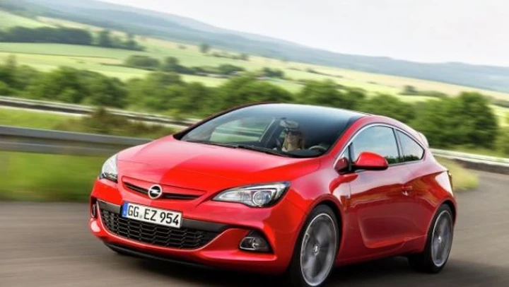 Opel Astra: debutta il 2.0 BiTurbo CDTI da 195 CV