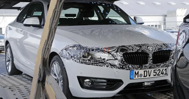 BMW Serie 2: foto spia del facelift
