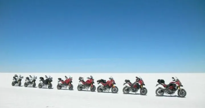 Foto del giorno: Ducati Multistrada 1200 a Uyuni Salar