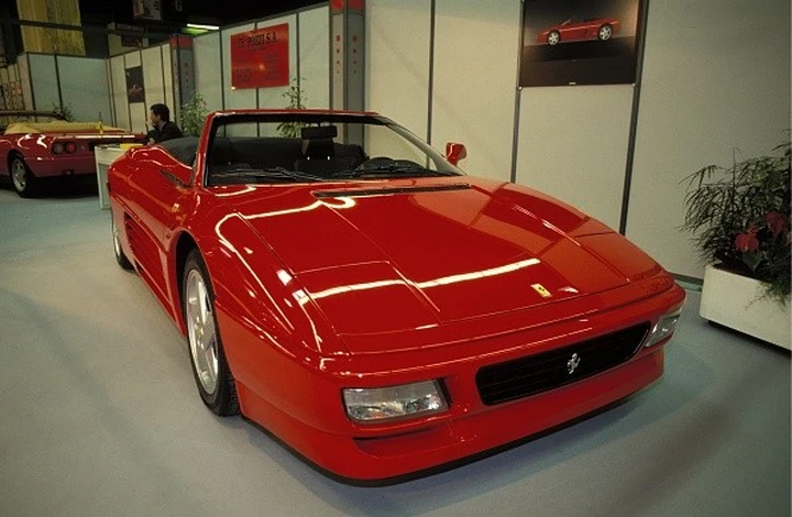 Ferrari 348: 30 anni per l'auto storica a 8 cilindri di Maranello