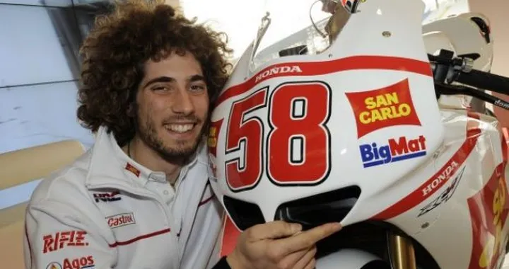 La MotoGP onora Simoncelli a Sepang con una nuova targa ed il premio "Rookie dell'Anno"