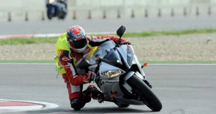 TEST Racetec Slick CompK, da Metzeler uno slick “facile” per tutti