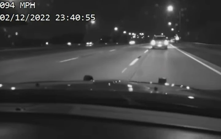 Infrazioni multiple da parte di un tailgater: arrestato [Video]