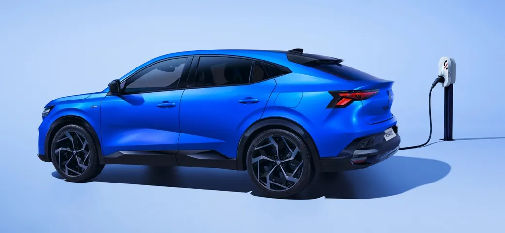 Renault Rafale E-Tech 4x4: c'è l'inedito motore E-Tech hybrid ricaricabile da 300 CV [VIDEO]