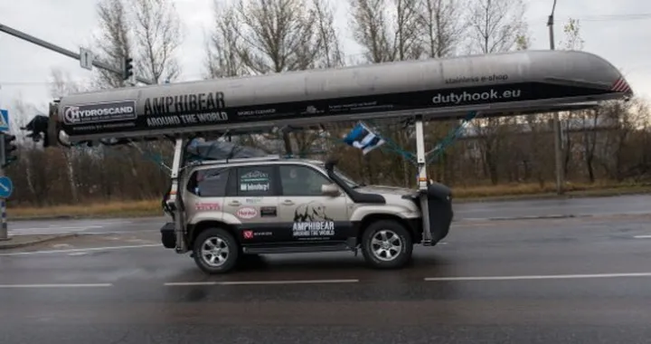 Amphibear: il giro del mondo con la Toyota Land Cruiser anfibia