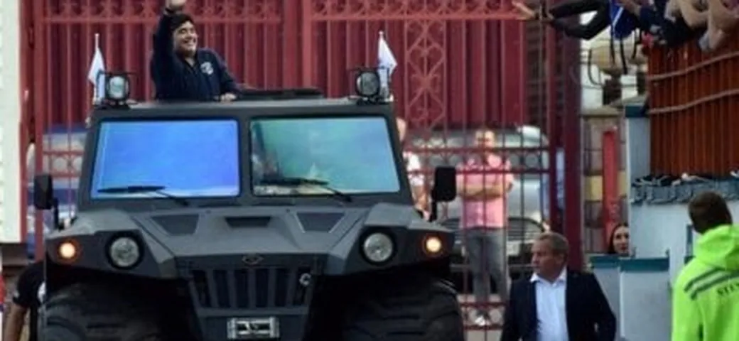 Le auto di Maradona. Addio al pibe de oro