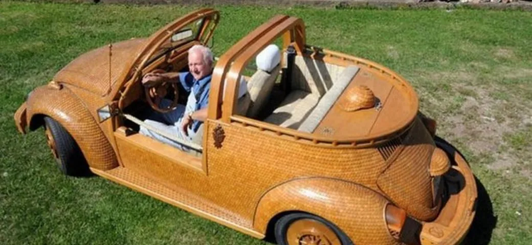 Volkswagen Beetle: un esemplare completamente in legno