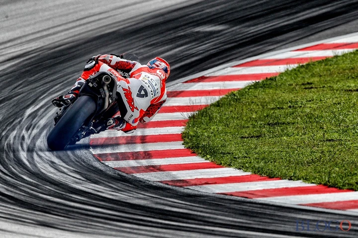 MotoGP: le derapate più belle dei Test di Sepang [Foto]