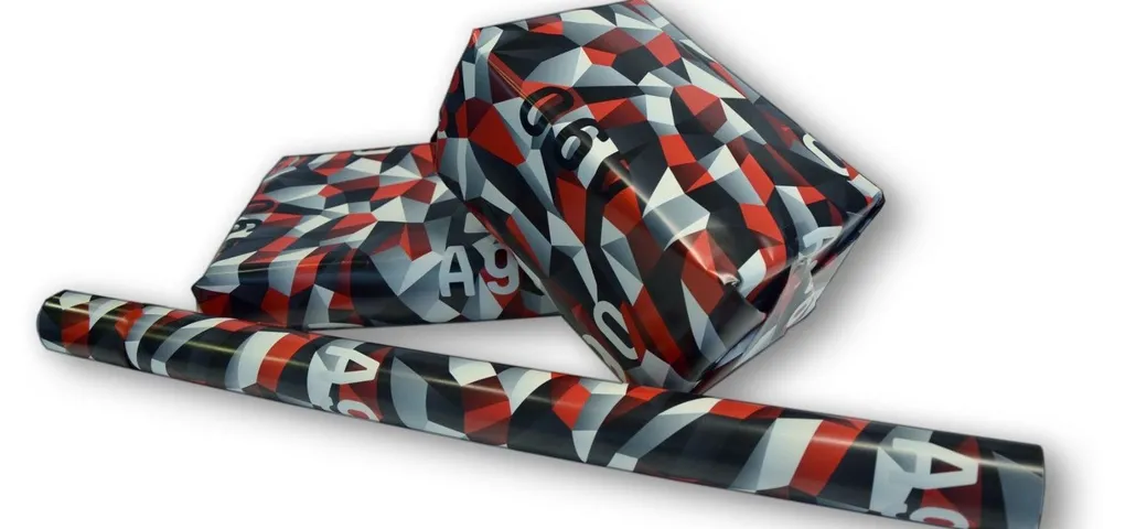 Toyota: il camouflage della Supra come carta da regali.