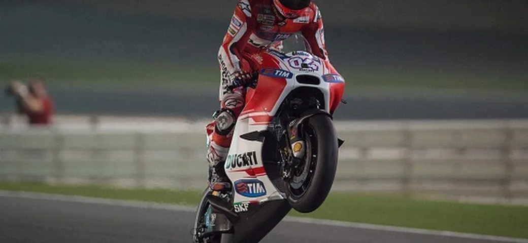 MotoGP Qatar 2015, Andrea Dovizioso conquista la pole, Iannone in seconda fila, Rossi 8° (Foto)