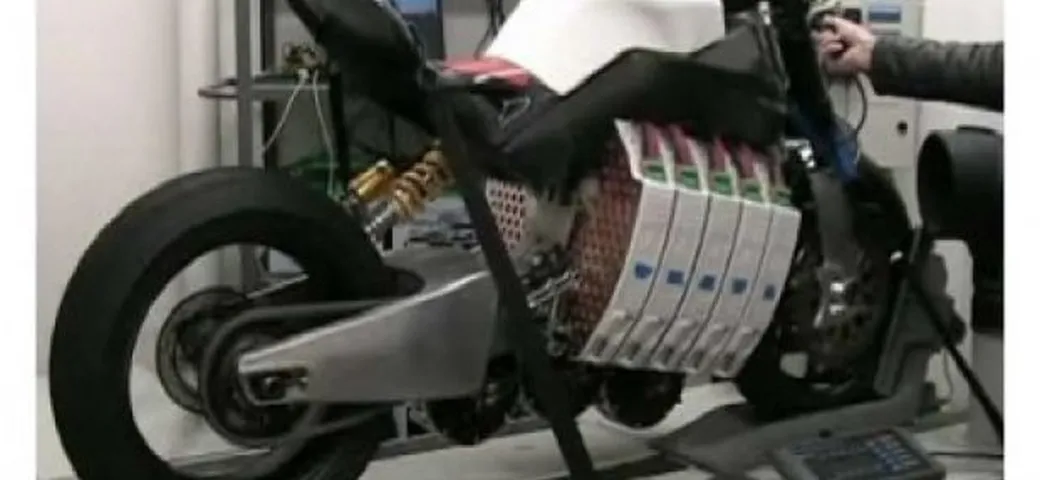 Motoczysz E1pc elettrica al banco: 200 km/h in meno di 11 secondi