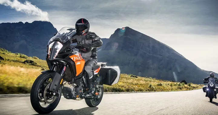 KTM: 1090 Adventure e 1290 Super Adventure MY 2017