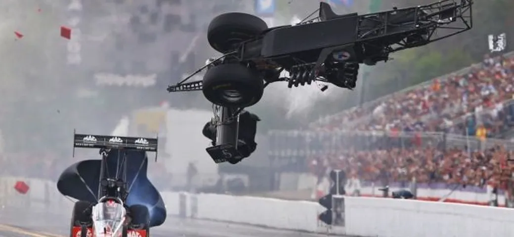 L'incidente del dragster a 450 km/h [Video]