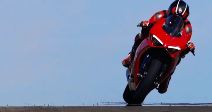 Ducati Panigale V2, il video ufficiale
