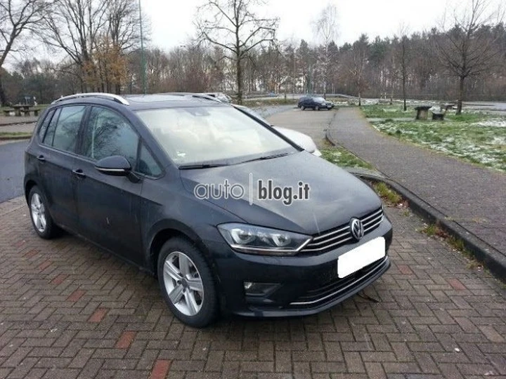 Volkswagen Golf Sportsvan: il modello definitivo è già su strada