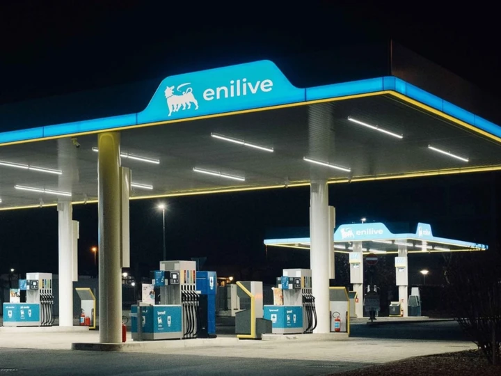 Benzina a 1,99 euro e diesel a 2,19: Eni mette un tetto ai prezzi